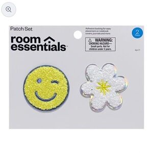 5/$25 Flower and Winky Face Patch Set NWT